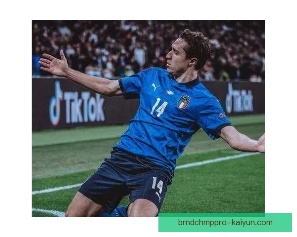 意大利基耶萨边路突破表现稳健，助球队提升进攻竞争力。