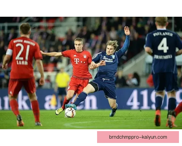 图赫尔中场配置表现稳健，球队战术持续优化引发关注